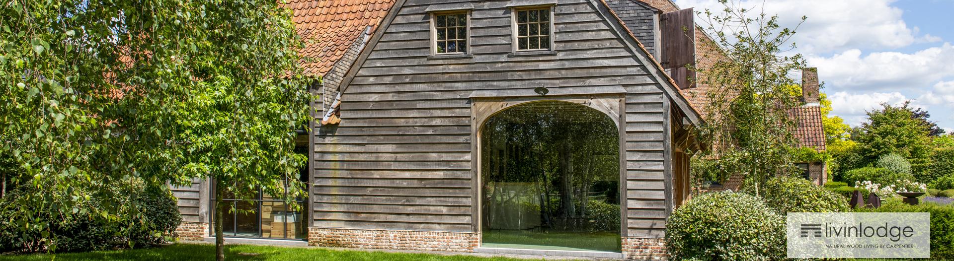 Eiken aanbouw bij klassieke villa