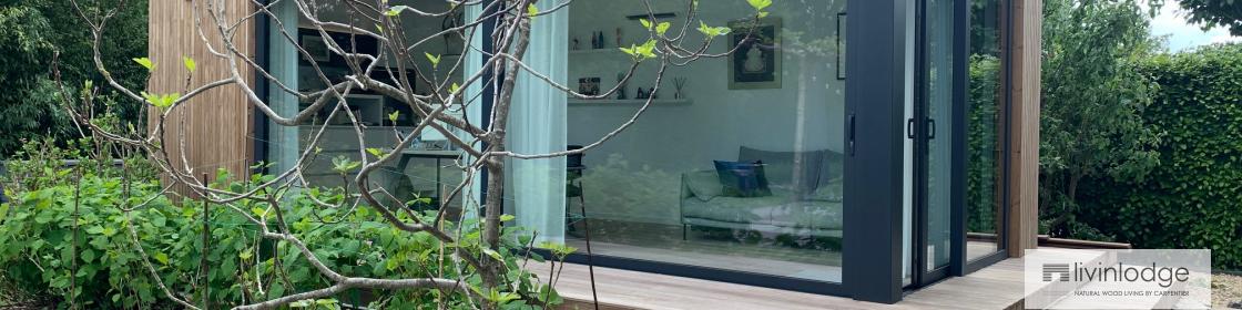 Houten tuinkantoor met bijhorend terras Houten tuinkantoor met bijhorend terras