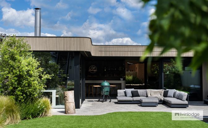 Streamlined pool house with organic lines Streamlined pool house with organic lines