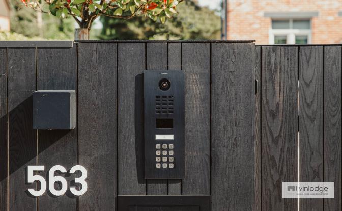 Aluminium post with integrated accessories Aluminium post with integrated accessories