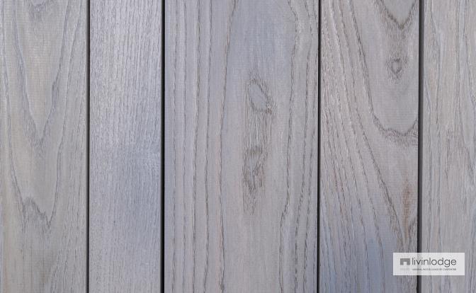 Habillage de portail en bois huilé à motif variable Habillage de portail en bois huilé à motif variable