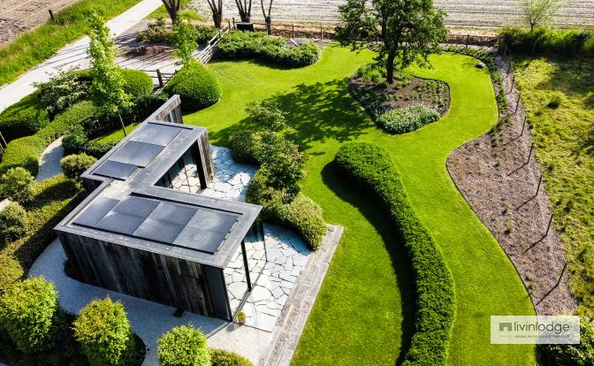 The luxurious wooden outbuilding has a minimalist design and clean lines The luxurious wooden outbuilding has a minimalist design and clean lines