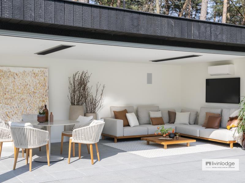 Moderne poolhouse met loungeplek en eethoek Moderne poolhouse met loungeplek en eethoek