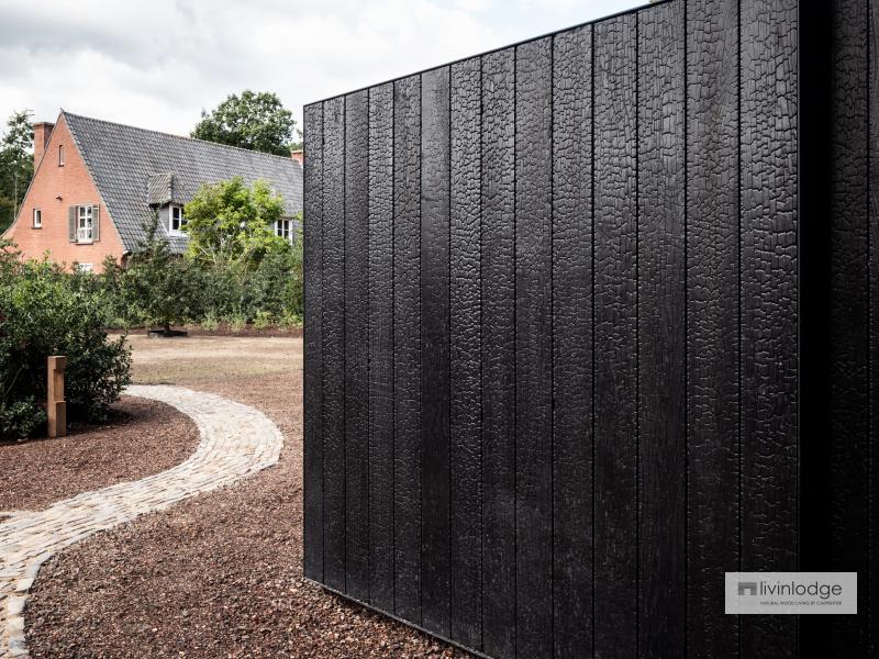 Moderne poort in gebrand hout Sint-Martens-Latem Moderne poort in gebrand hout Sint-Martens-Latem