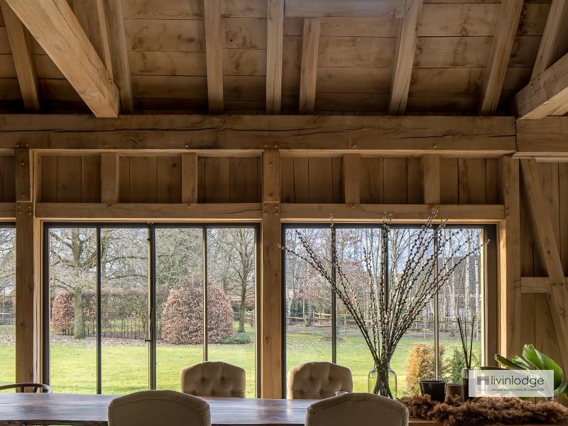 Eiken aanbouw als woonuitbreiding Eiken aanbouw als woonuitbreiding