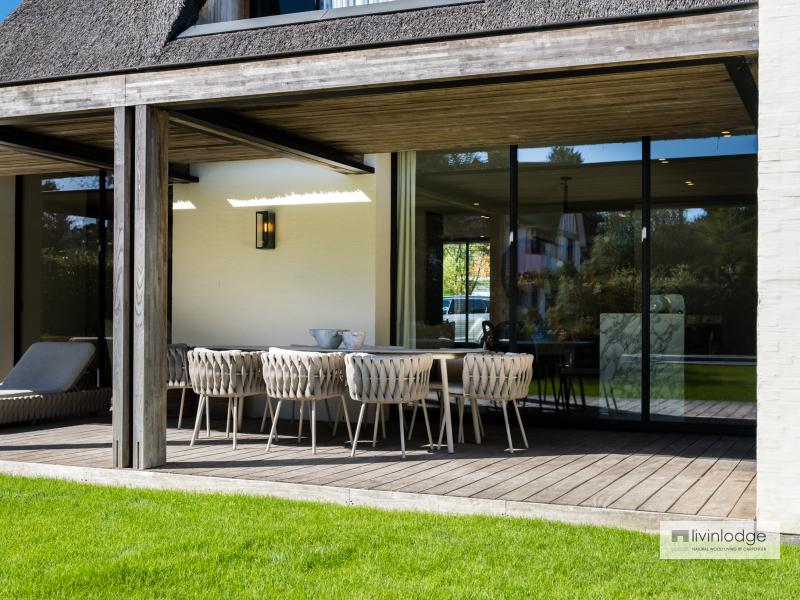 Houten zonwering met terrasoverkapping Houten zonwering met terrasoverkapping