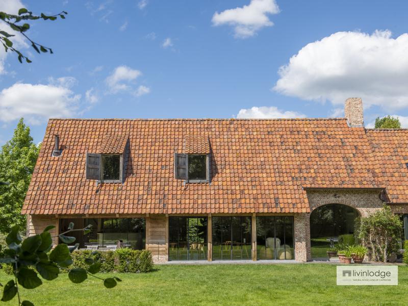 Klassieke villa met eiken aanbouw Klassieke villa met eiken aanbouw