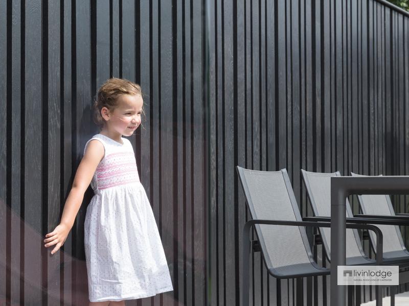 Moderne poolhouse met tuinwand te Tielt | Houten bijgebouwen op maat Moderne poolhouse met tuinwand te Tielt | Houten bijgebouwen op maat