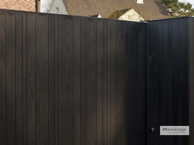Verticale poortbekleding met zwarte afwerking Verticale poortbekleding met zwarte afwerking