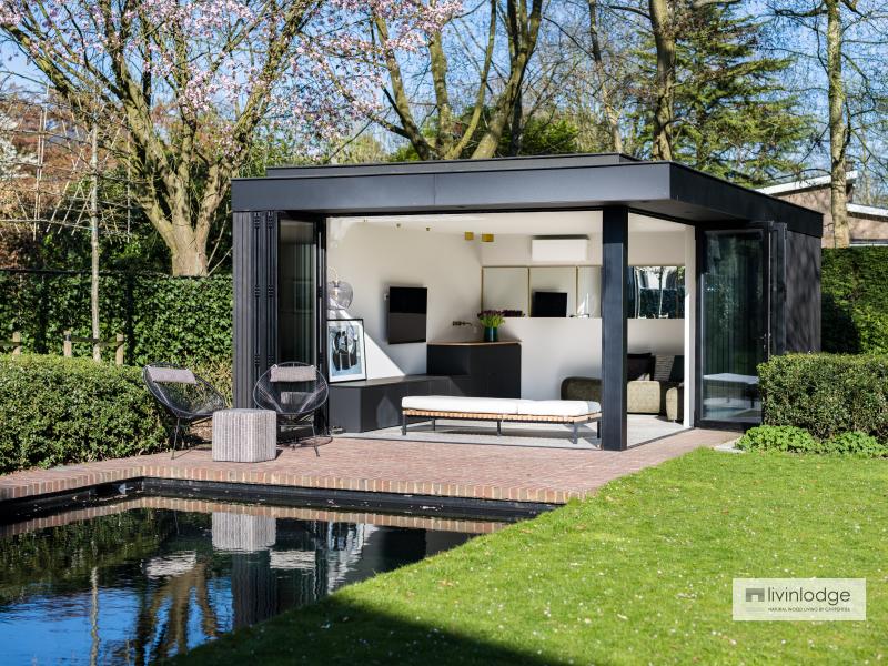 Strakke poolhouse met tijdloos design baadt in het licht Strakke poolhouse met tijdloos design baadt in het licht