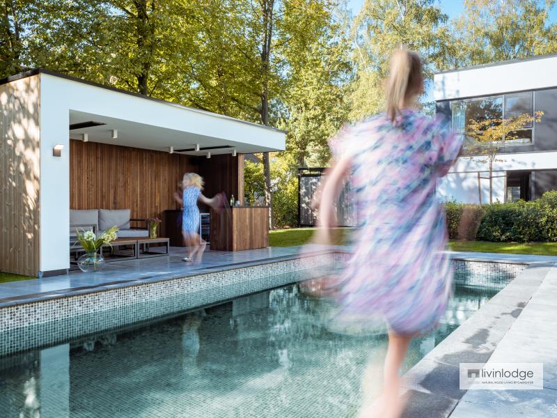 Moderne poolhouse in hout en witte crepi te Schoten | Houten bijgebouwen op maat Moderne poolhouse in hout en witte crepi te Schoten | Houten bijgebouwen op maat