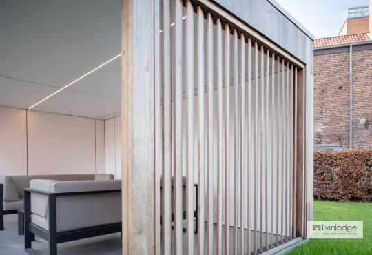 Houten shutter als zijwand houten terrasoverkapping Houten shutters als zijwand terrasoverkapping