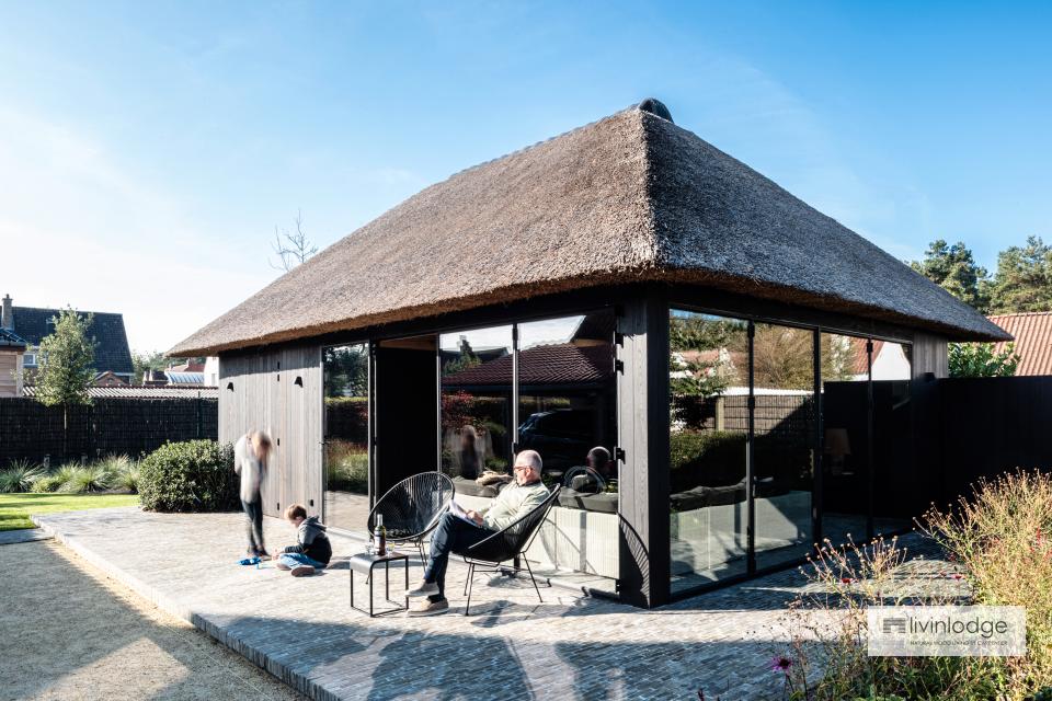 Eiken poolhouse met thermisch essen gevelbekleding De Haan Eiken poolhouse met thermisch essen gevelbekleding De Haan