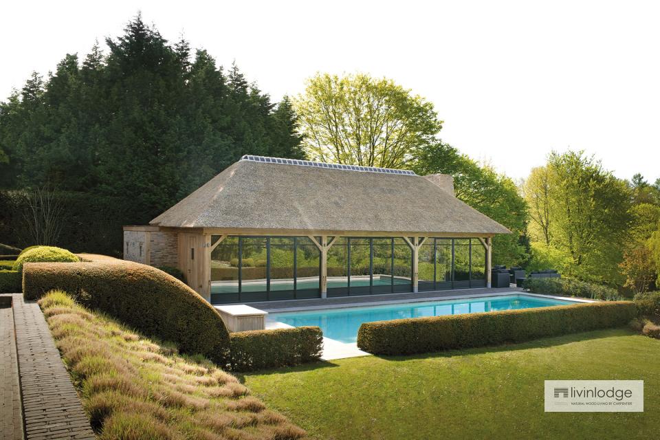 Exclusieve eiken poolhouse met verdieping te Ronse Exclusieve eiken poolhouse met verdieping te Ronse
