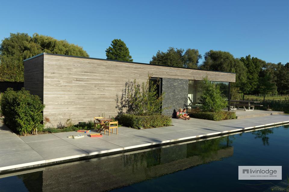 Polyvalente houten poolhouse met tuinberging te Waregem Polyvalente houten poolhouse met tuinberging te Waregem