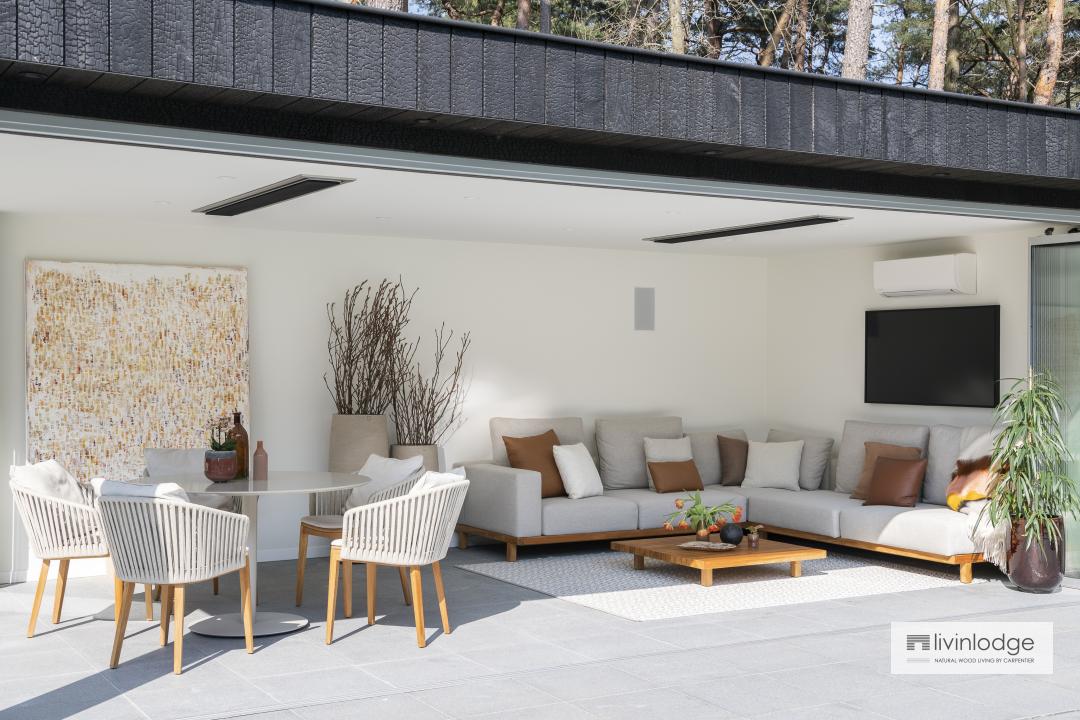 Tuinkamer met gezellige loungeplek en eethoek Tuinkamer met gezellige loungeplek en eethoek
