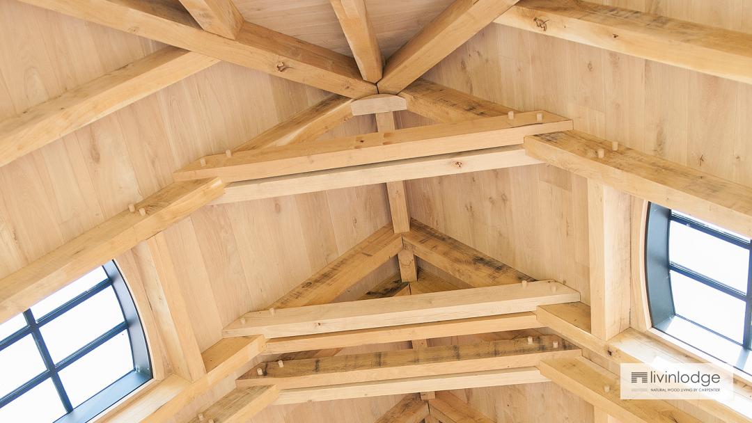 Dakbeschot eiken bijgebouw Dakbeschot eiken bijgebouw
