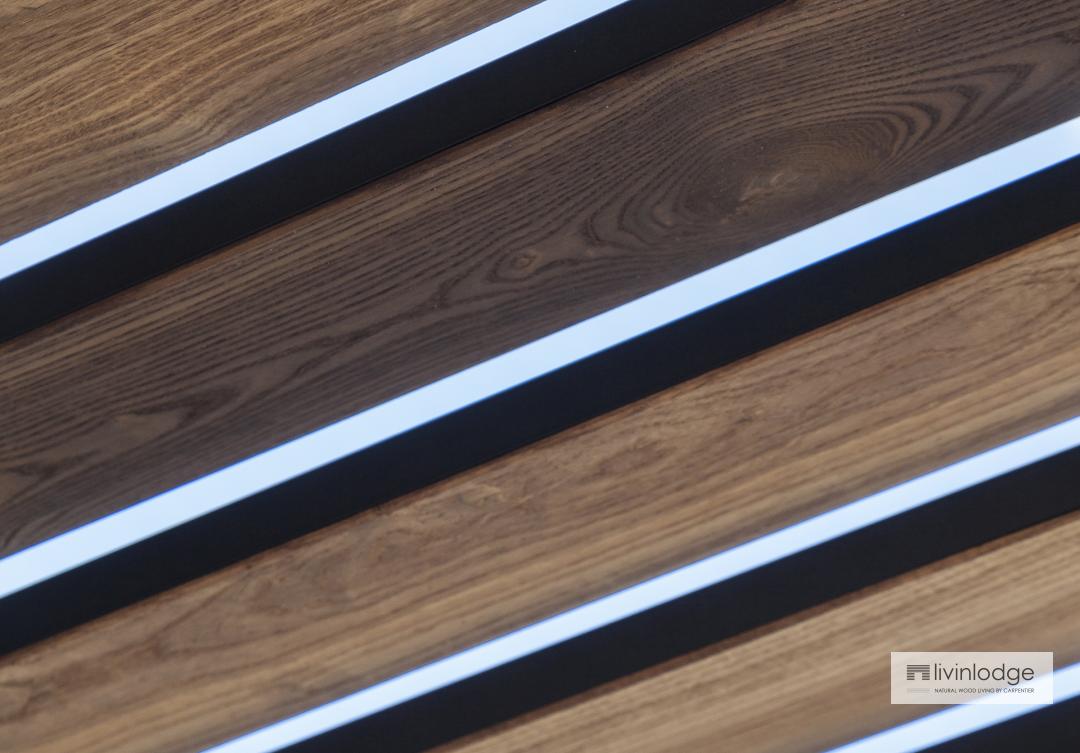 Beweegbare houten lamellen in pergola Beweegbare houten lamellen in pergola
